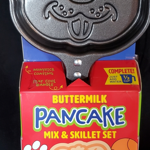 Skillet and Pancake Mix Set - Picture 2 of 4